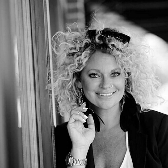 ⭐️ Meet Tara your Posh Affiliate Ambassador ⭐️ - Picture 2 of 8